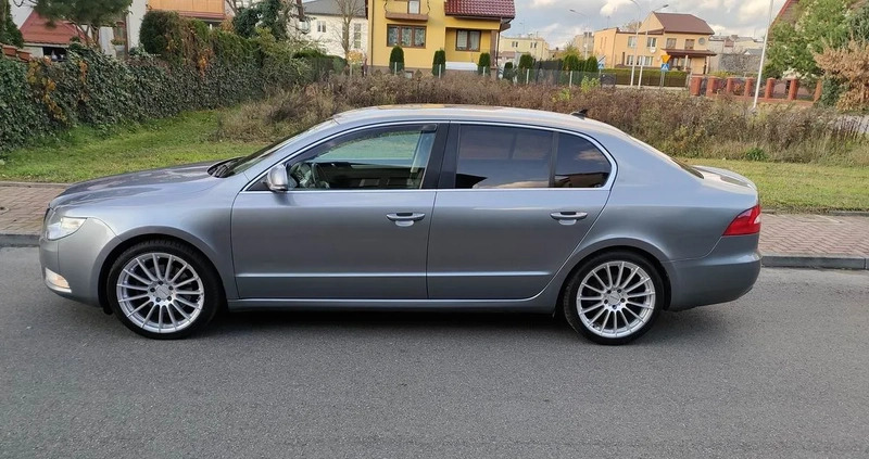 Skoda Superb cena 29900 przebieg: 208000, rok produkcji 2011 z Płock małe 704
